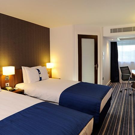Holiday Inn Express Crewe, An Ihg Hotel Exteriör bild