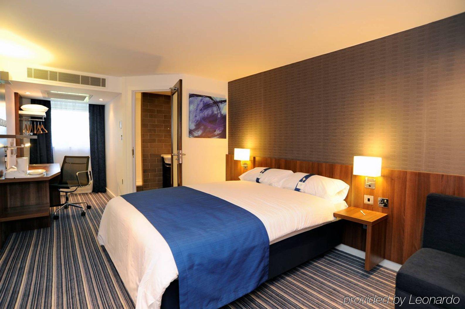 Holiday Inn Express Crewe, An Ihg Hotel Exteriör bild