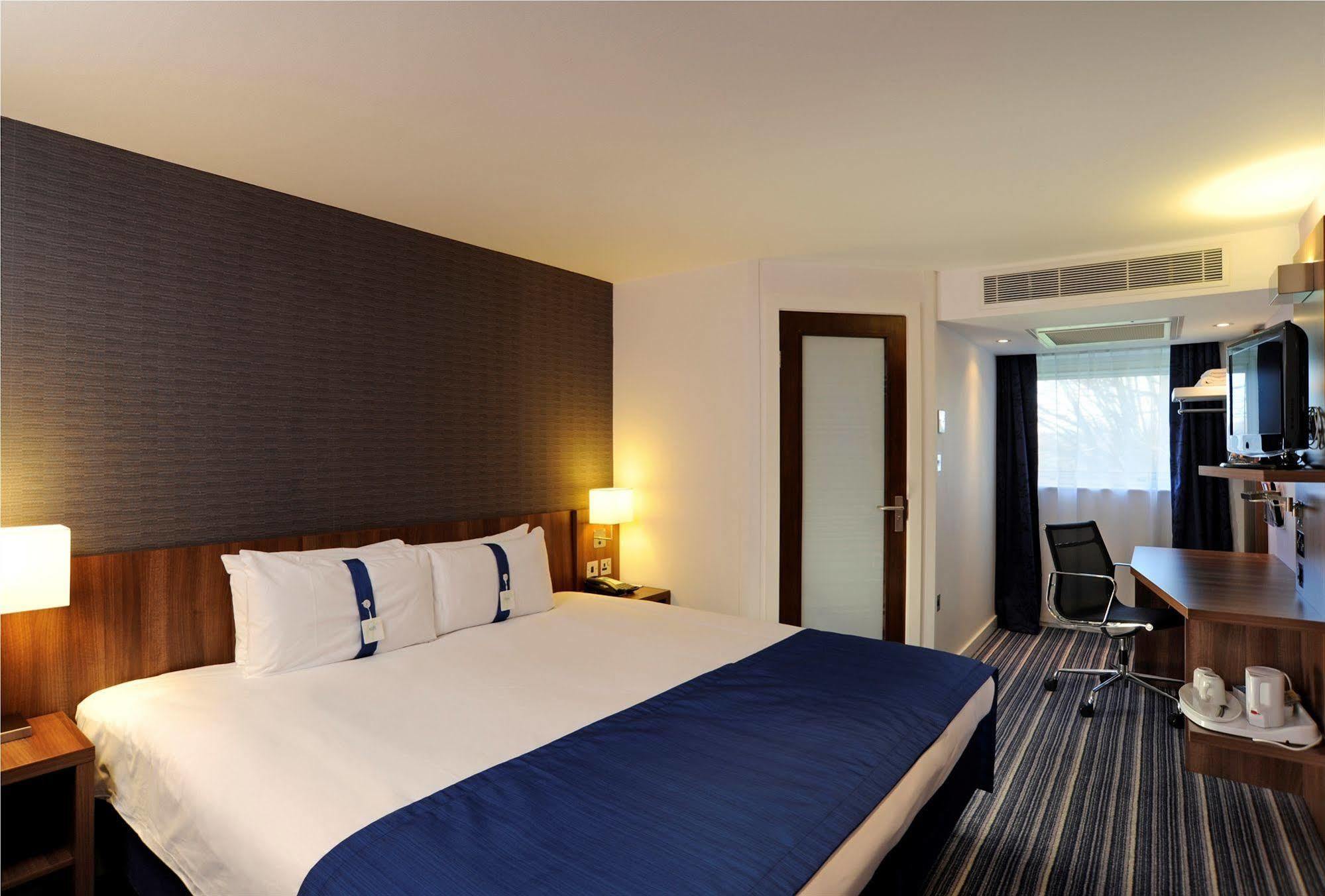 Holiday Inn Express Crewe, An Ihg Hotel Exteriör bild