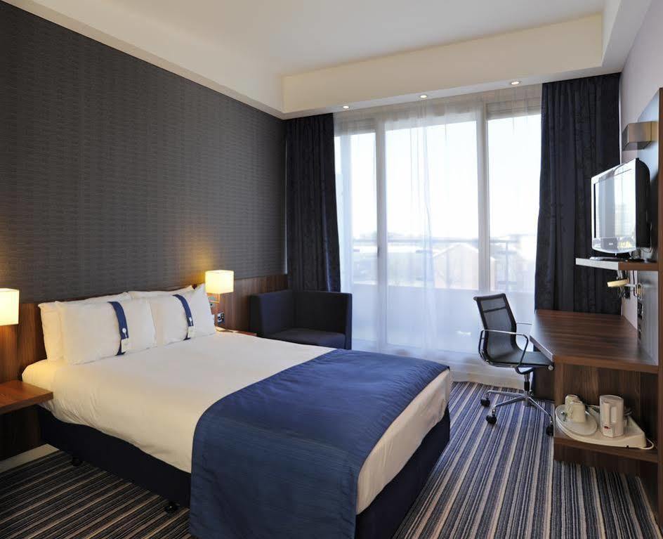 Holiday Inn Express Crewe, An Ihg Hotel Exteriör bild